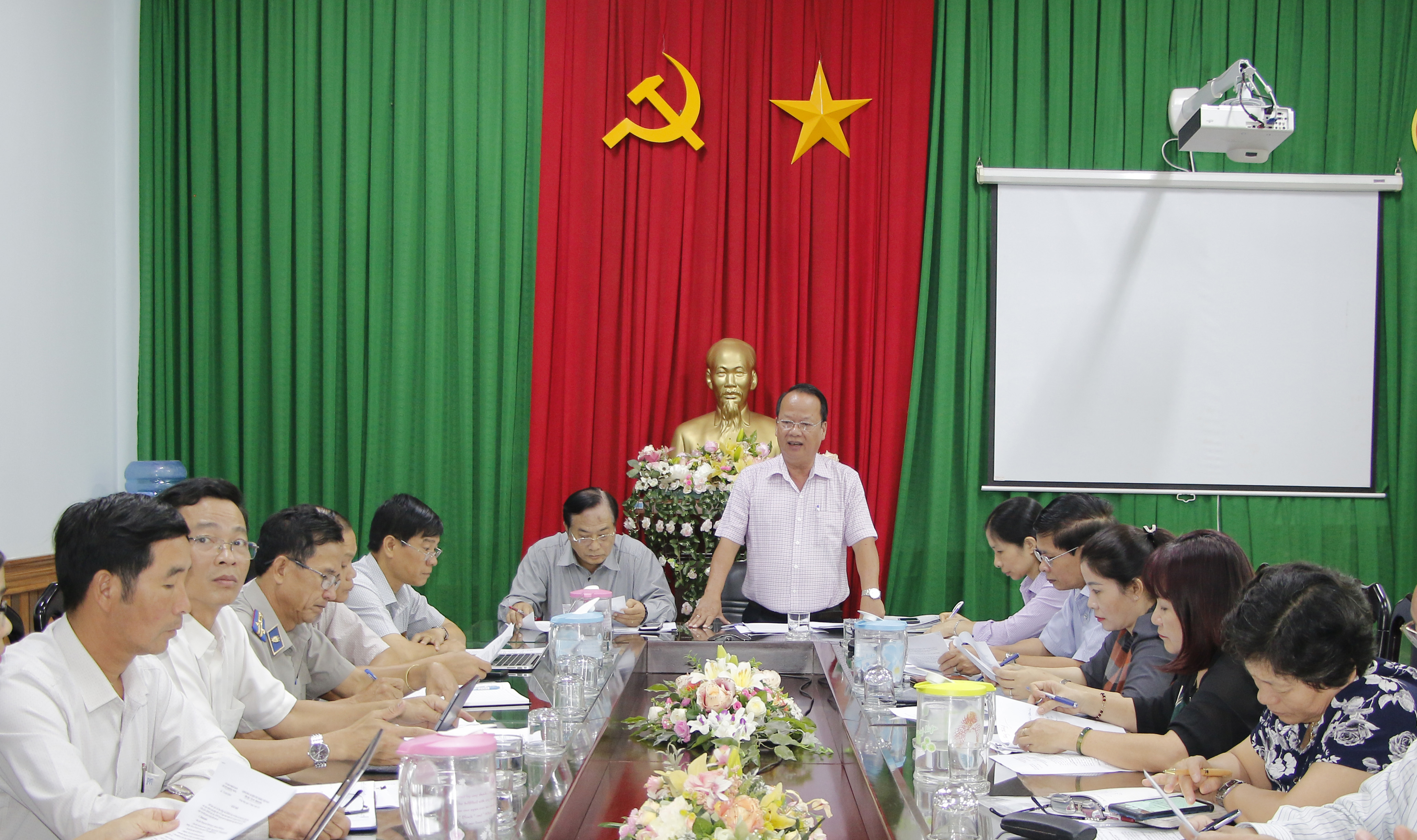 Ban Pháp chế HĐND tỉnh giám sát tại UBND huyện Krông Năng