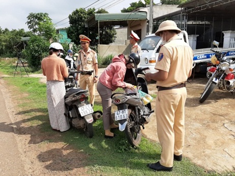 Công an huyện Krông Ana: Tổng kiểm soát phương tiện giao thông cơ giới đường bộ