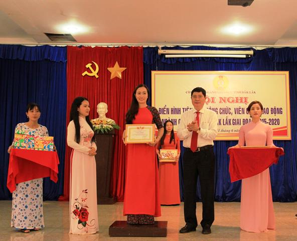 Hội nghị điển hình tiên tiến trong cán bộ công chức, viên chức, người lao động Công đoàn Ngành Giáo dục giai đoạn 2015-2020