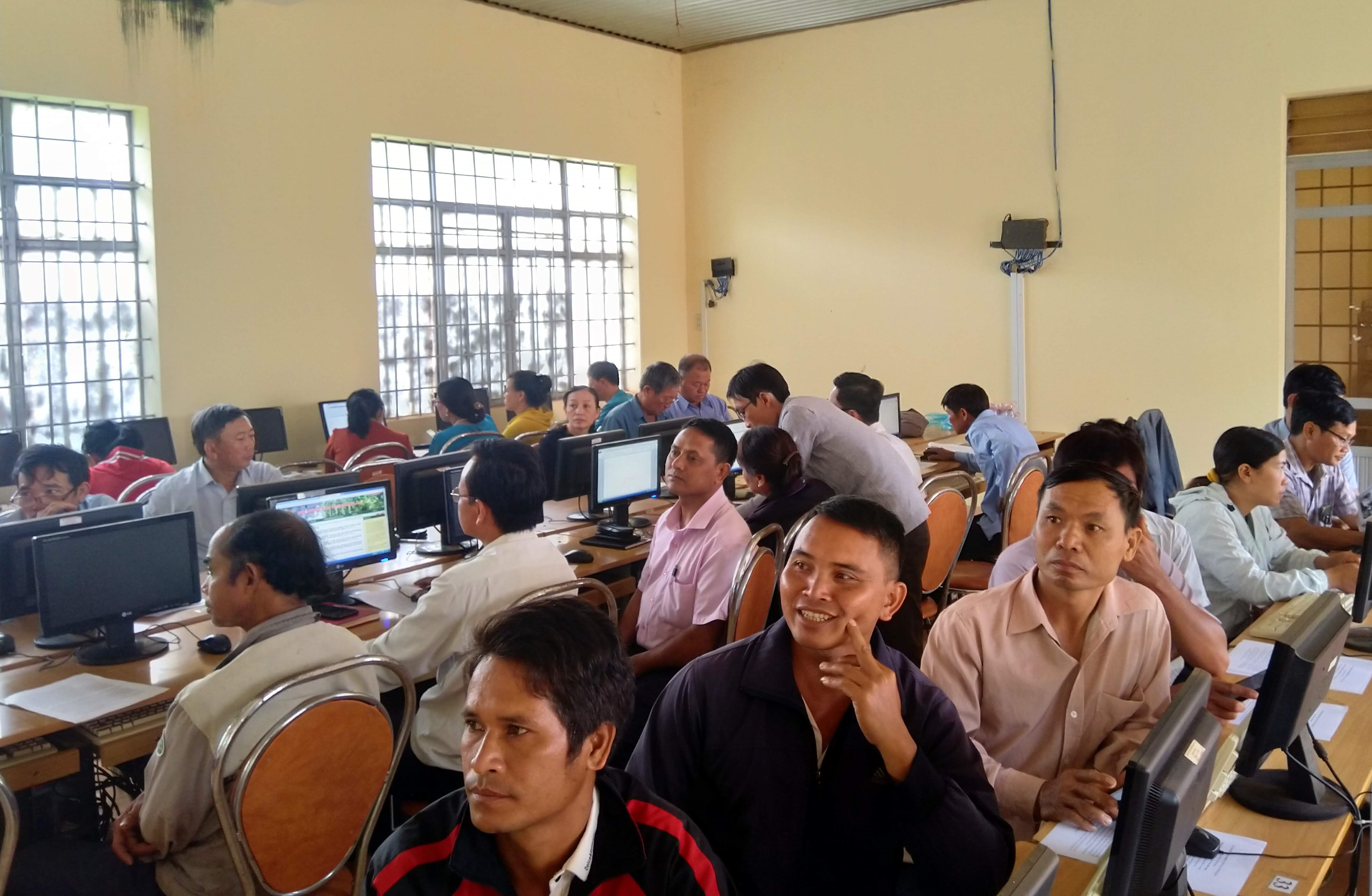 Tập huấn ứng dụng công nghệ thông tin trong lãnh đạo thực hiện công tác Hội và phong trào nông dân năm 2020