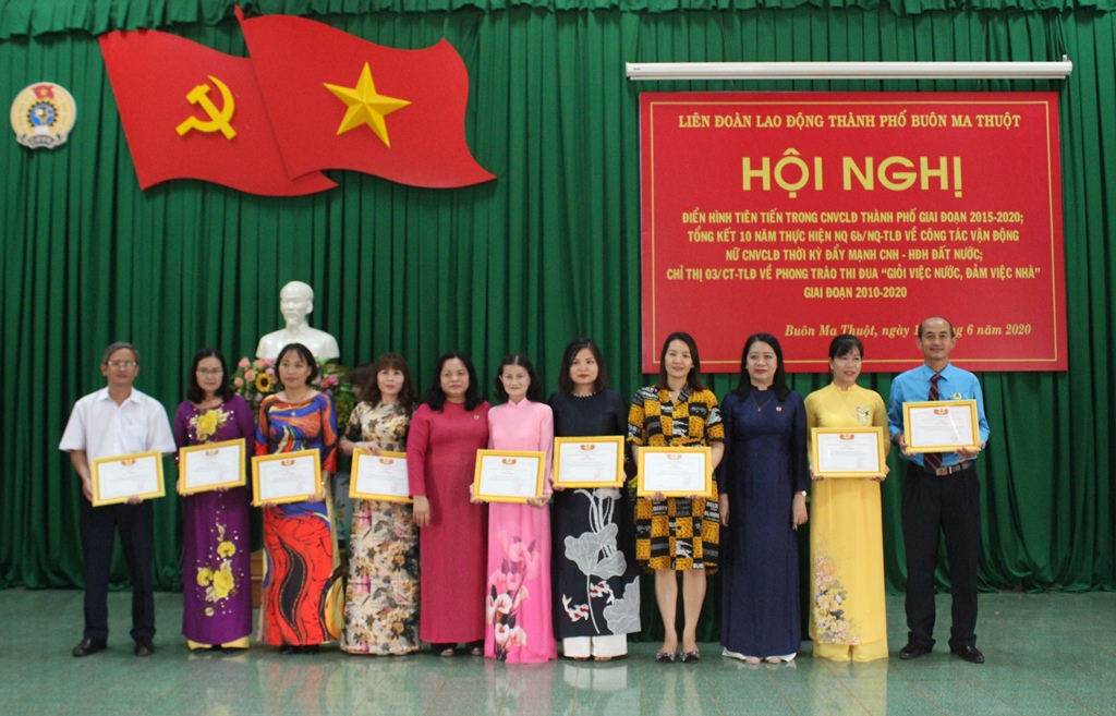 Liên đoàn Lao động thành phố Buôn Ma Thuột tuyên dương điển hình tiến tiến