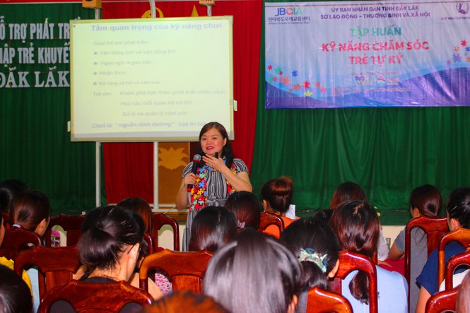 Thắp sáng tương lai cho trẻ em tự kỷ tỉnh Đắk Lắk