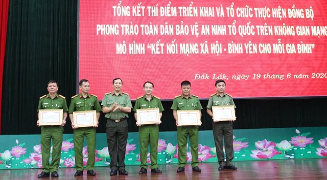 Tổng kết thí điểm mô hình “Kết nối mạng xã hội - Bình yên cho mỗi gia đình”