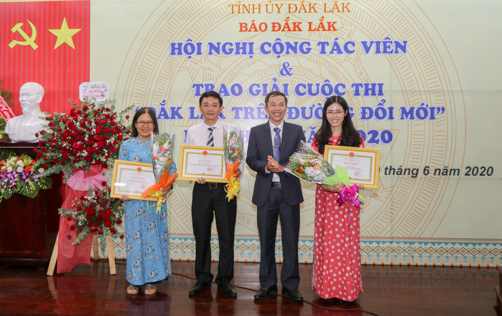 Hội nghị cộng tác viên và trao giải cuộc thi 