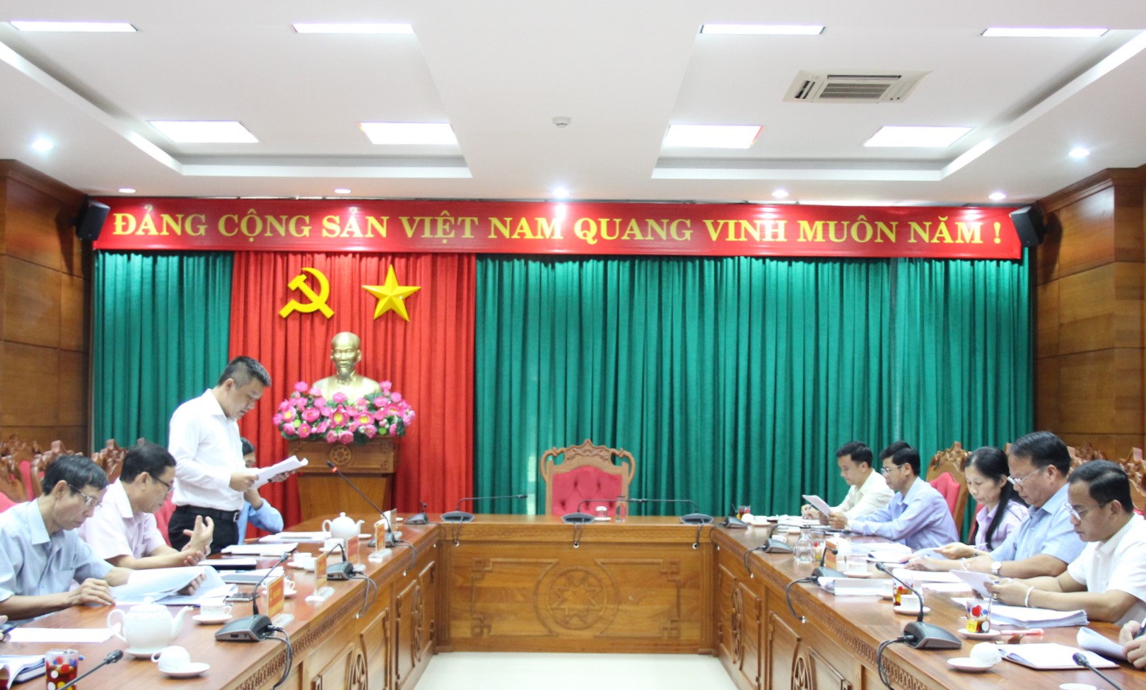 Supervising the compliance with the law provisions on administrative procedures at the Provincial People’s Committee