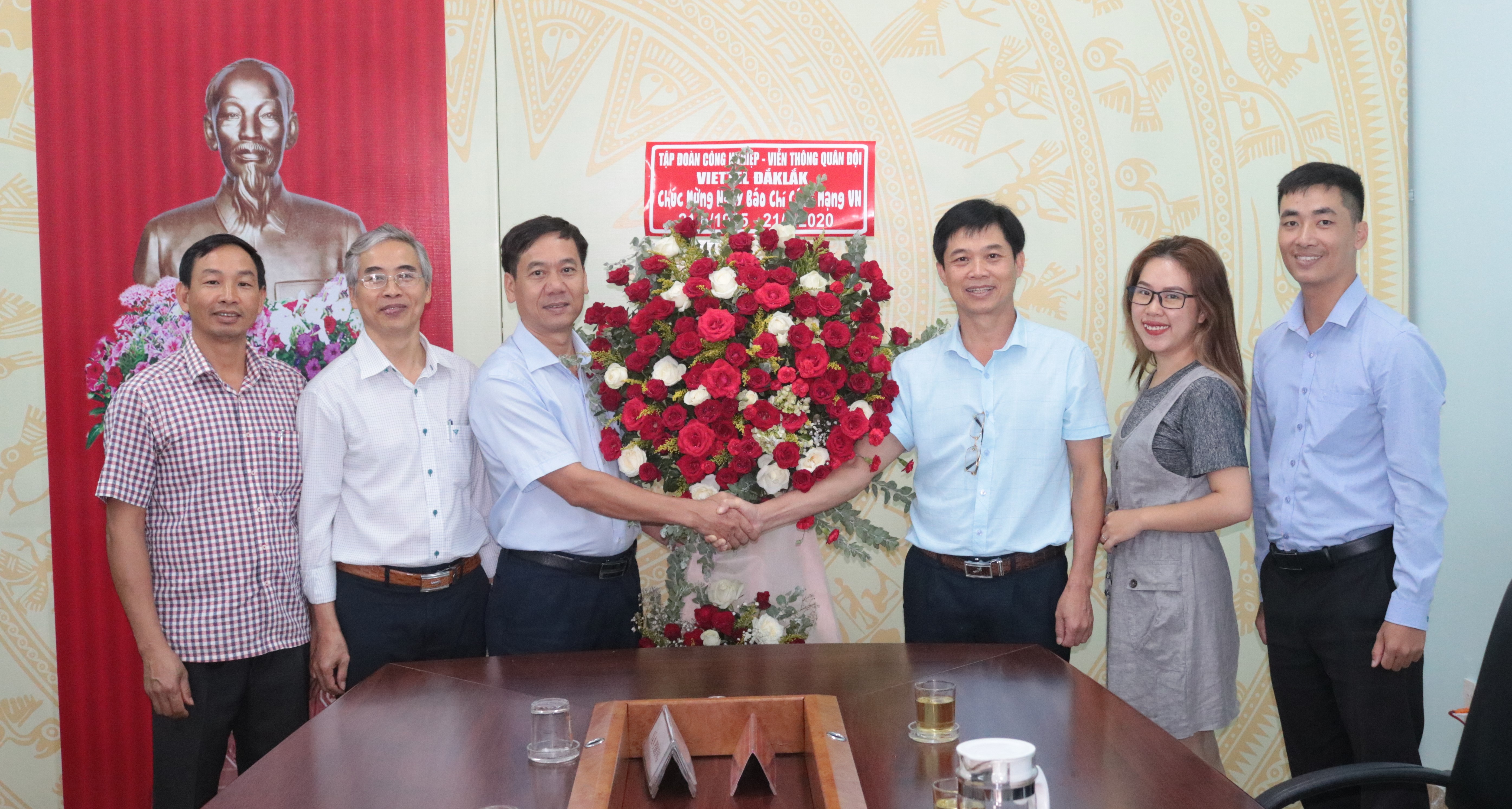 Telecoms units congratulate Department of Information and Communications on the occasion of the Vietnam Revolutionary Press Day (June 21)