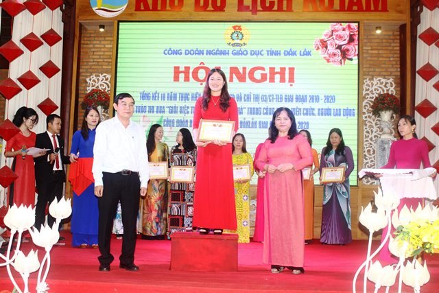 Trung bình mỗi  năm có hơn 2.700 nữ cán bộ, nhà giáo, người lao động đạt danh hiệu “Giỏi việc trường, đảm việc nhà”