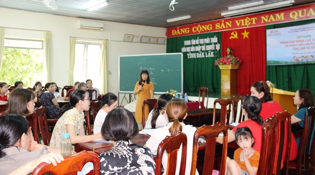 Tập huấn kỹ năng chăm sóc trẻ bị rối loạn phổ tự kỷ cho cán bộ nòng cốt