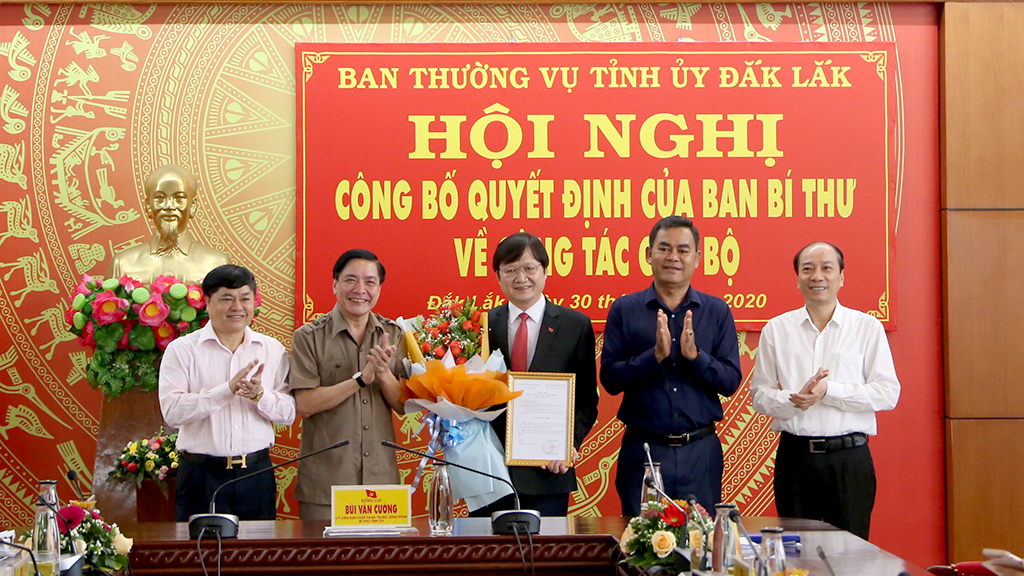 Công bố quyết định của Ban Bí thư Trung ương Đảng về công tác cán bộ