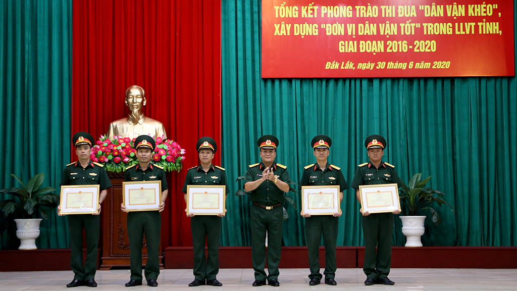 Biểu dương 05 tập thể tiêu biểu trong phong trào thi đua “Dân vận khéo”, xây dựng “Đơn vị dân vận tốt” trong Lực lượng vũ trang tỉnh
