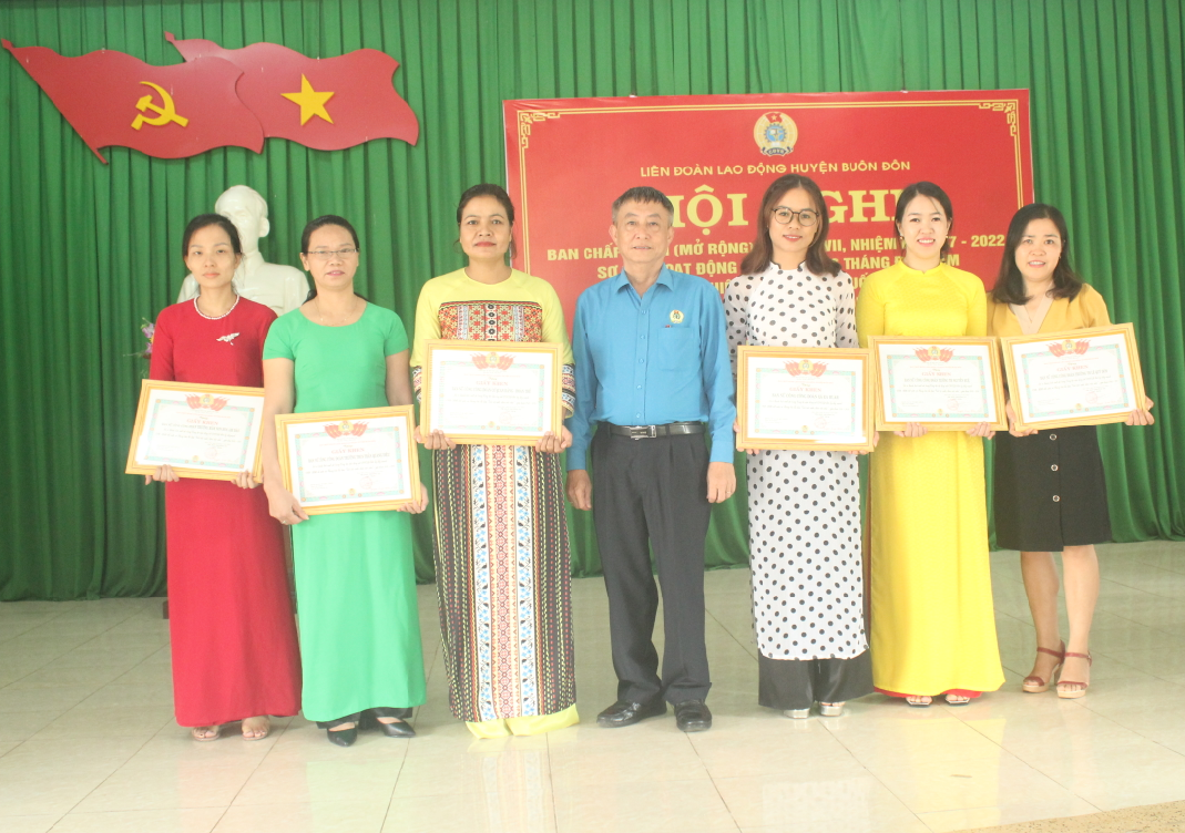 Tổng kết phong trào thi đua “Giỏi việc nước, đảm việc nhà”