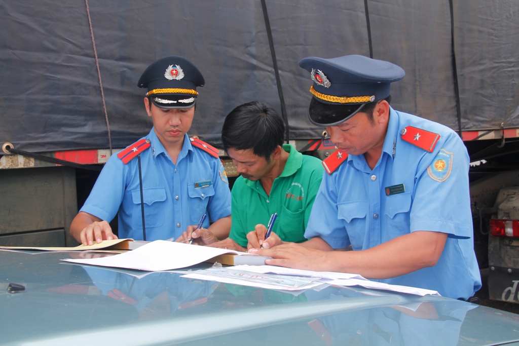 Phạt hơn 454 triệu đồng trong đợt cao điểm xử lý vi phạm tải trọng phương tiện