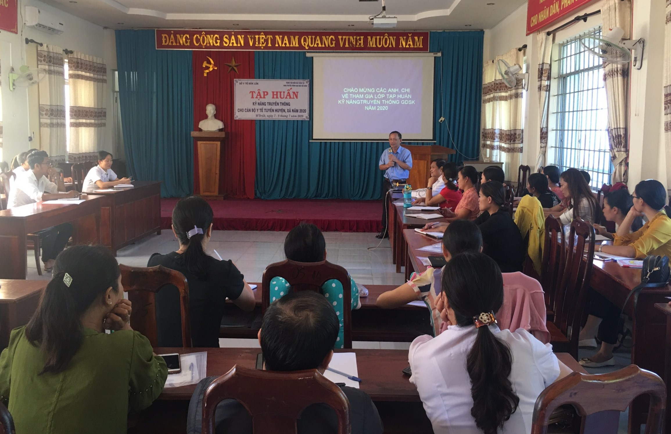 Tập huấn kỹ năng truyền thông cho cán bộ y tế năm 2020