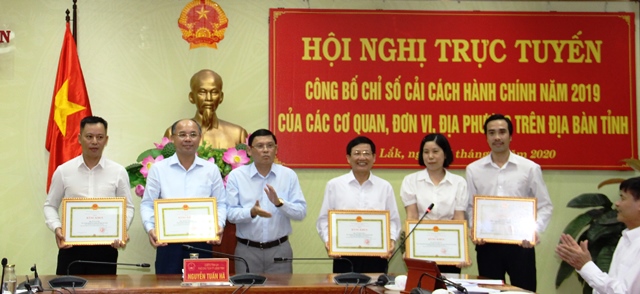 Department of Justice and Buon Ma Thuot City People's Committee tops PAR index of Dak Lak in 2019
