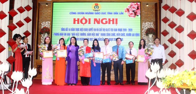 Over 2,700 female officials, teachers and workers earn the title 