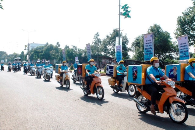 Vận động được hơn 1.000 người tham gia bảo hiểm xã hội tự nguyện và bảo hiểm y tế trong ngày ra quân