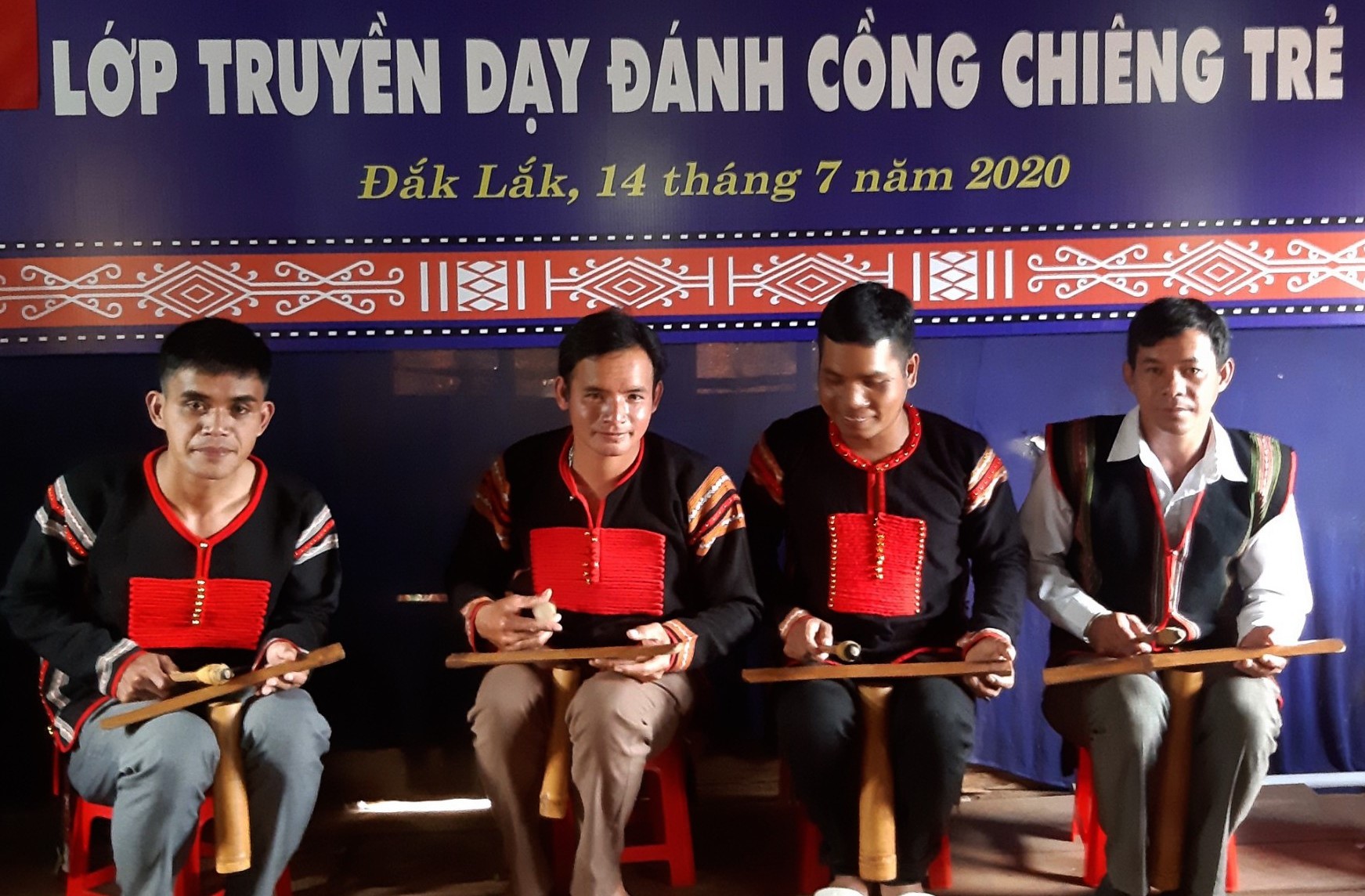 Khai giảng lớp truyền dạy đánh cồng chiêng trẻ năm 2020