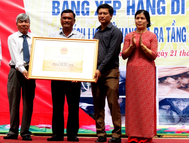 Di tích lịch sử Hang đá Ba tầng đón nhận Bằng xếp hạng di tích cấp tỉnh