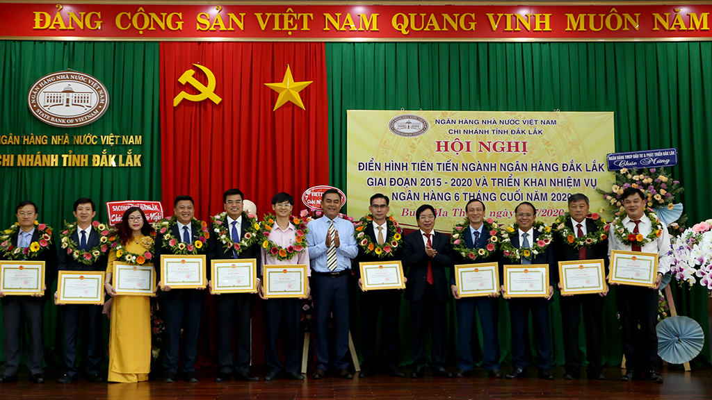 Hội nghị điển hình tiên tiến ngành ngân hàng Đắk Lắk giai đoạn 2015 – 2020