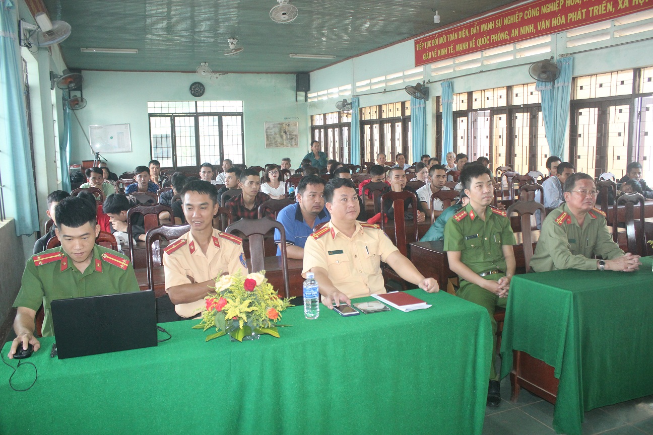 Công an huyện Buôn Đôn tổ chức lớp giáo dục pháp luật