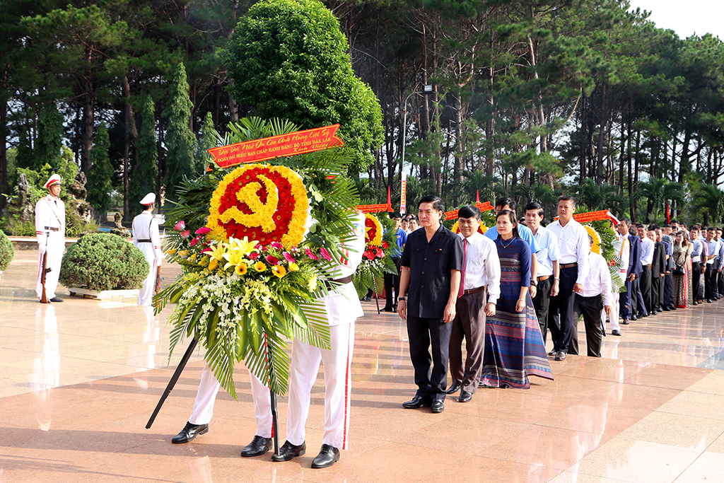 Lễ viếng Nghĩa trang Liệt sỹ tỉnh nhân kỷ niệm 73 năm Ngày Thương binh Liệt sỹ
