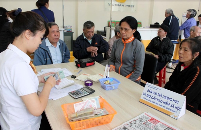 Đẩy mạnh chi trả lương hưu, trợ cấp BHXH và BHTN qua hệ thống ngân hàng