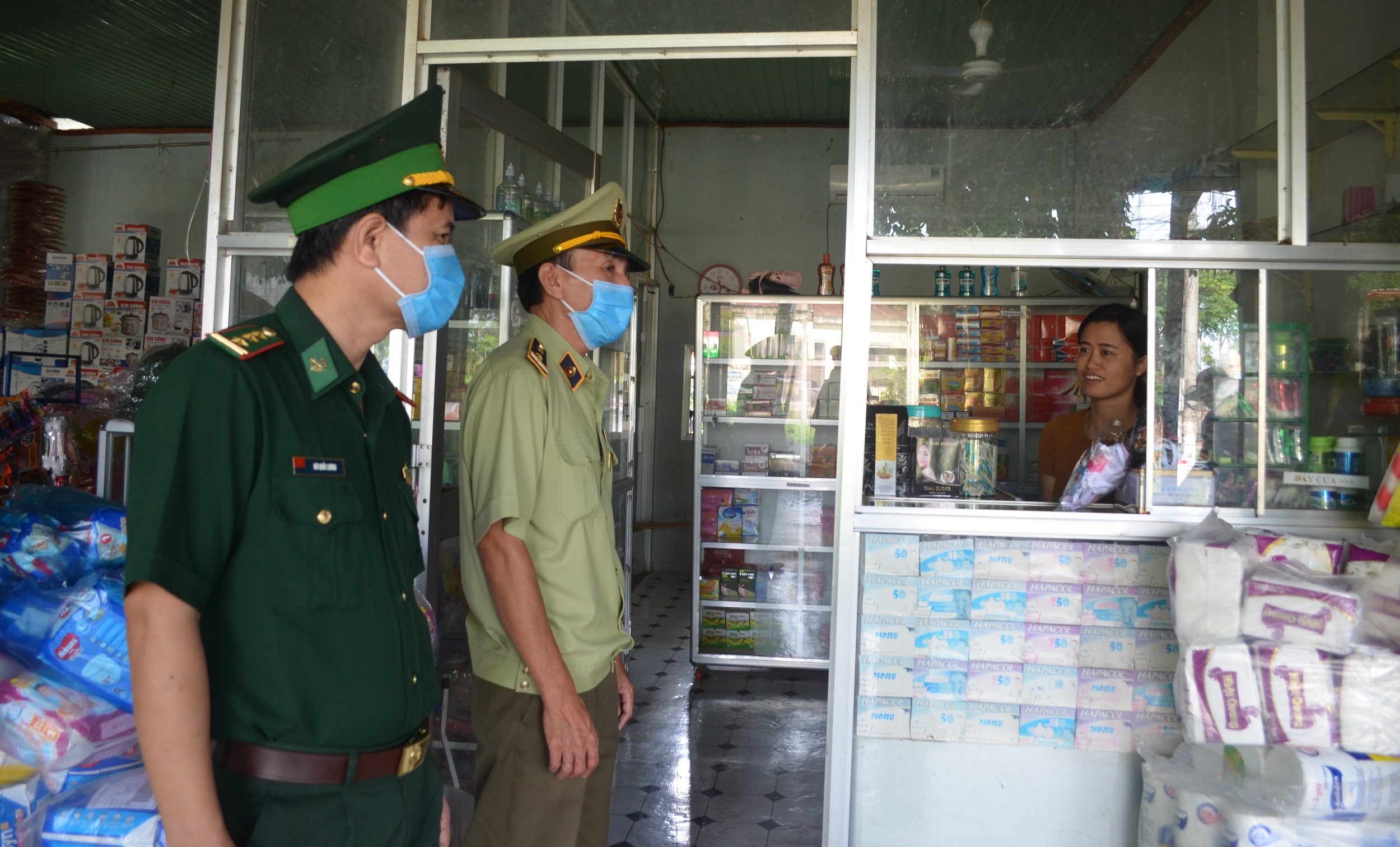 Khảo sát tình hình hoạt động buôn lậu, gian lận thượng mại và hàng giả trên địa bàn khu vực biên giới tỉnh Đắk Lắk