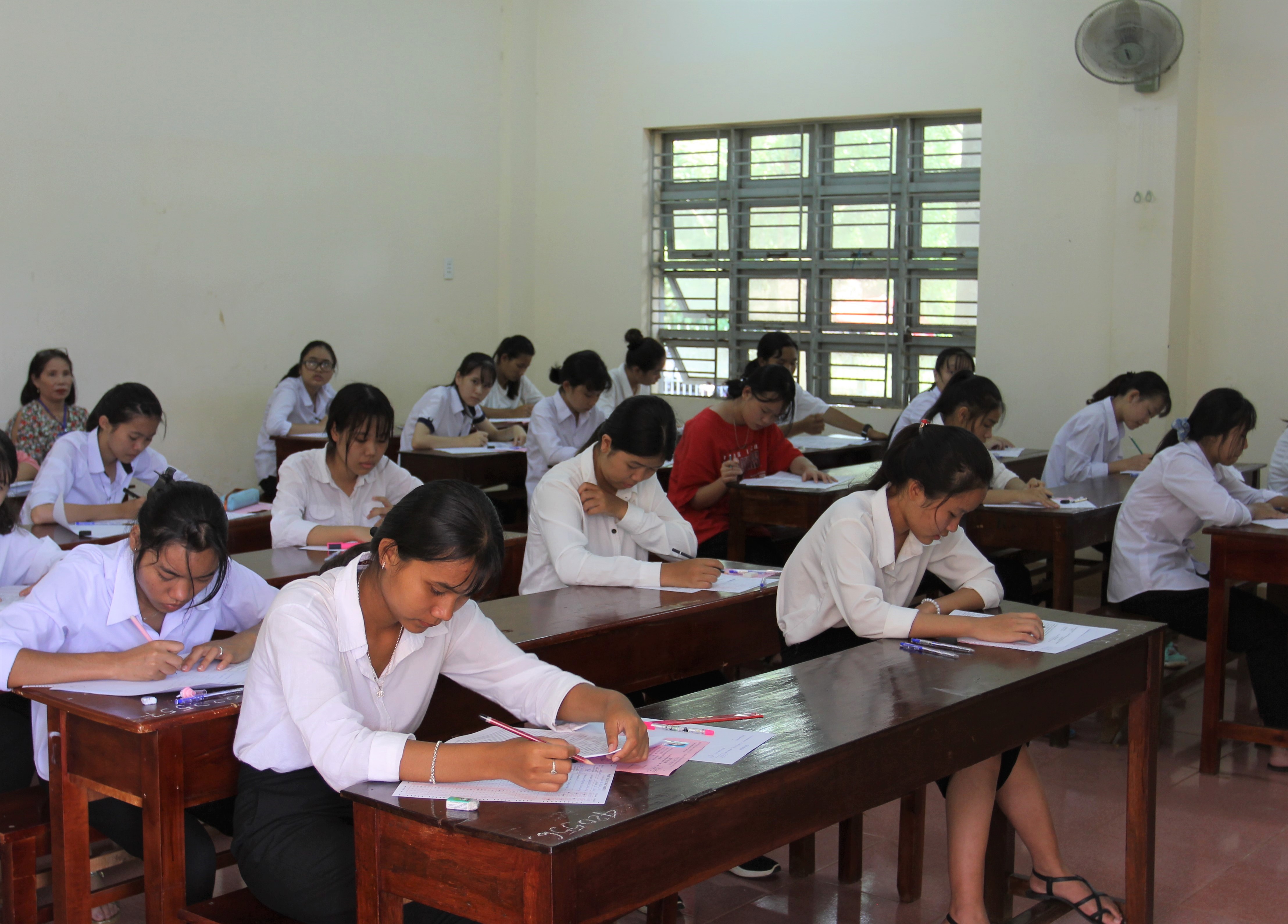 565 học sinh trúng tuyển vào lớp 10 Trường THPT Chuyên Nguyễn Du và Trường THPT Dân tộc Nội trú Nơ Trang Lơng