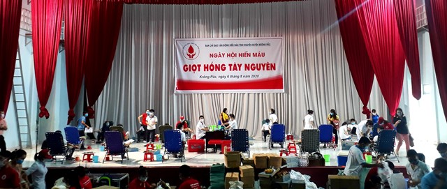 Ngày hội hiến máu “Giọt hồng Tây Nguyên” tại huyện Krông Pắc thu về 580 đơn vị máu