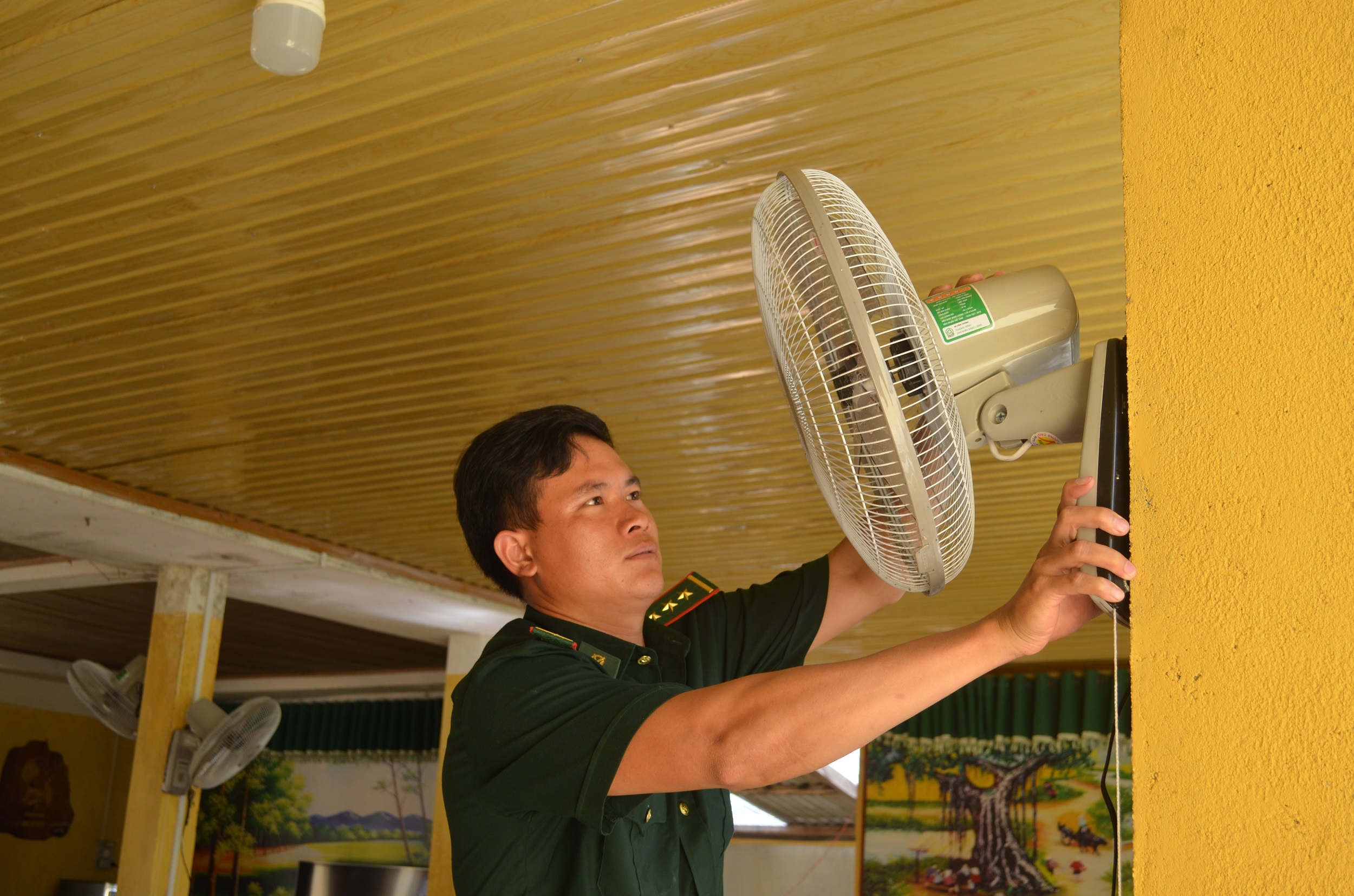 Đồn Biên phòng Yok Đôn áp dụng nhiều biện pháp mới trong tiết kiệm điện