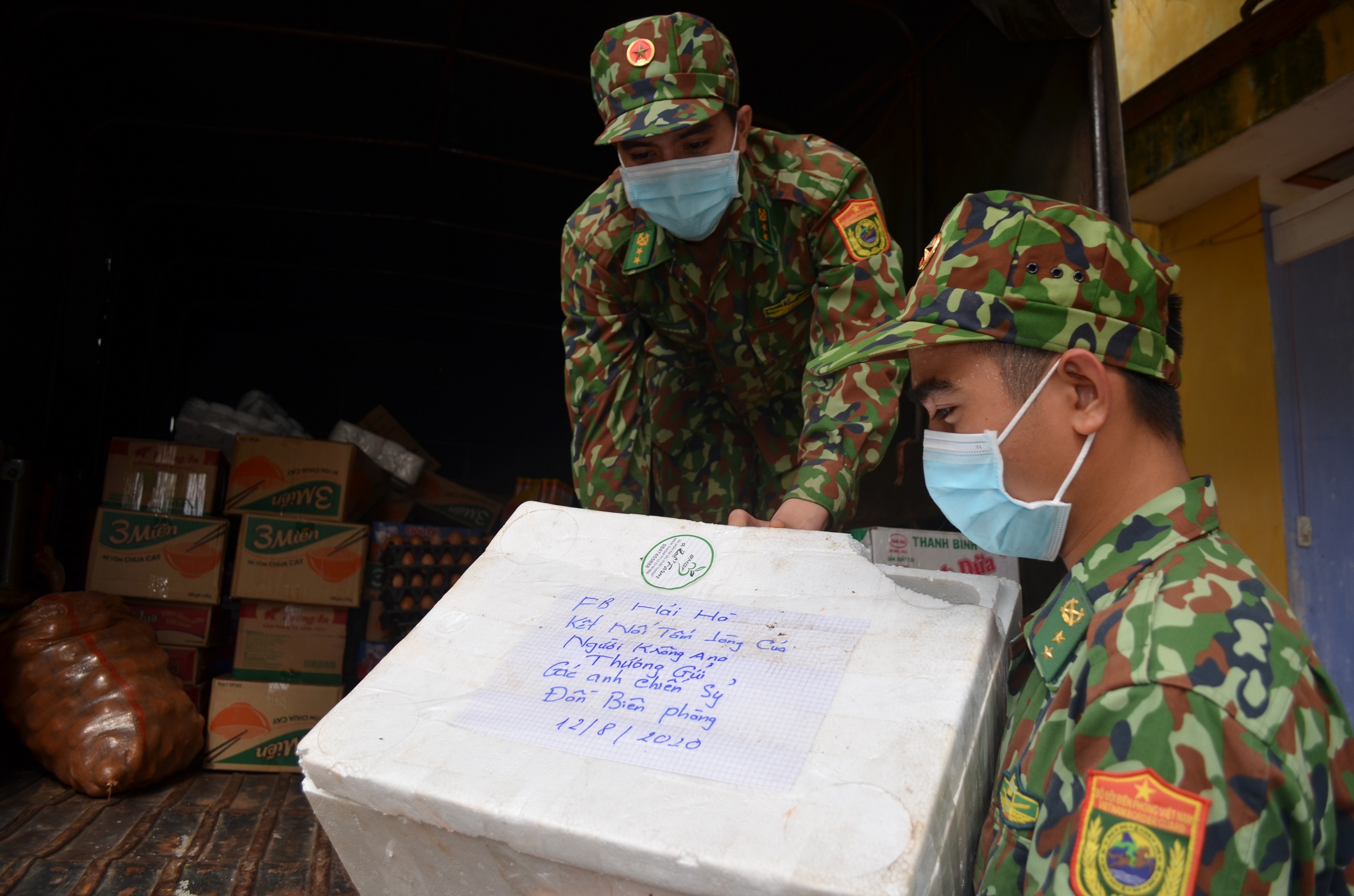 Bộ đội Biên phòng tỉnh Đắk Lắk tiếp tục tiếp nhận hơn 01 tấn nhu yếu phẩm hỗ trợ phòng chống dịch Covid-19