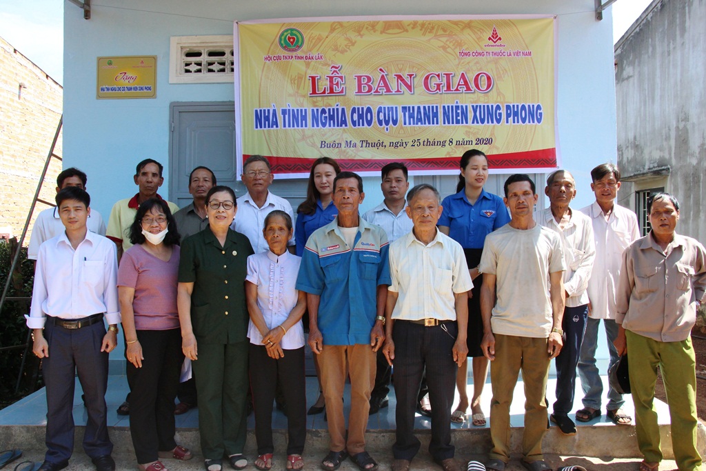 Bàn giao nhà tình nghĩa tặng cựu thanh niên xung phong