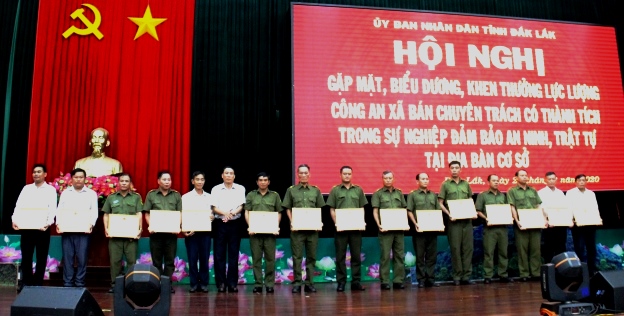 UBND tỉnh tuyên dương lực lượng công an xã bán chuyên trách tại địa bàn cơ sở