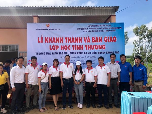 Bàn giao công trình lớp học tình thương tại buôn C Krue