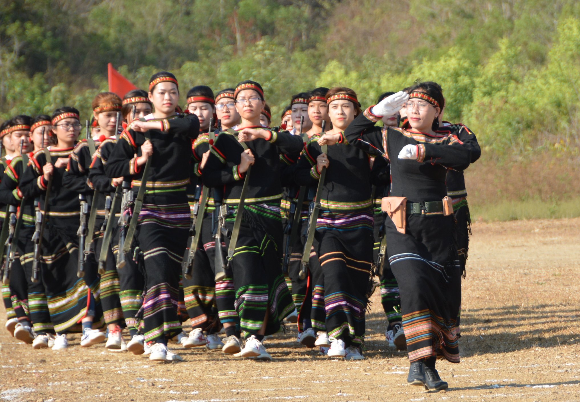 Buon Ma Thuot youths join hands to build new-style rural areas and civilized urban