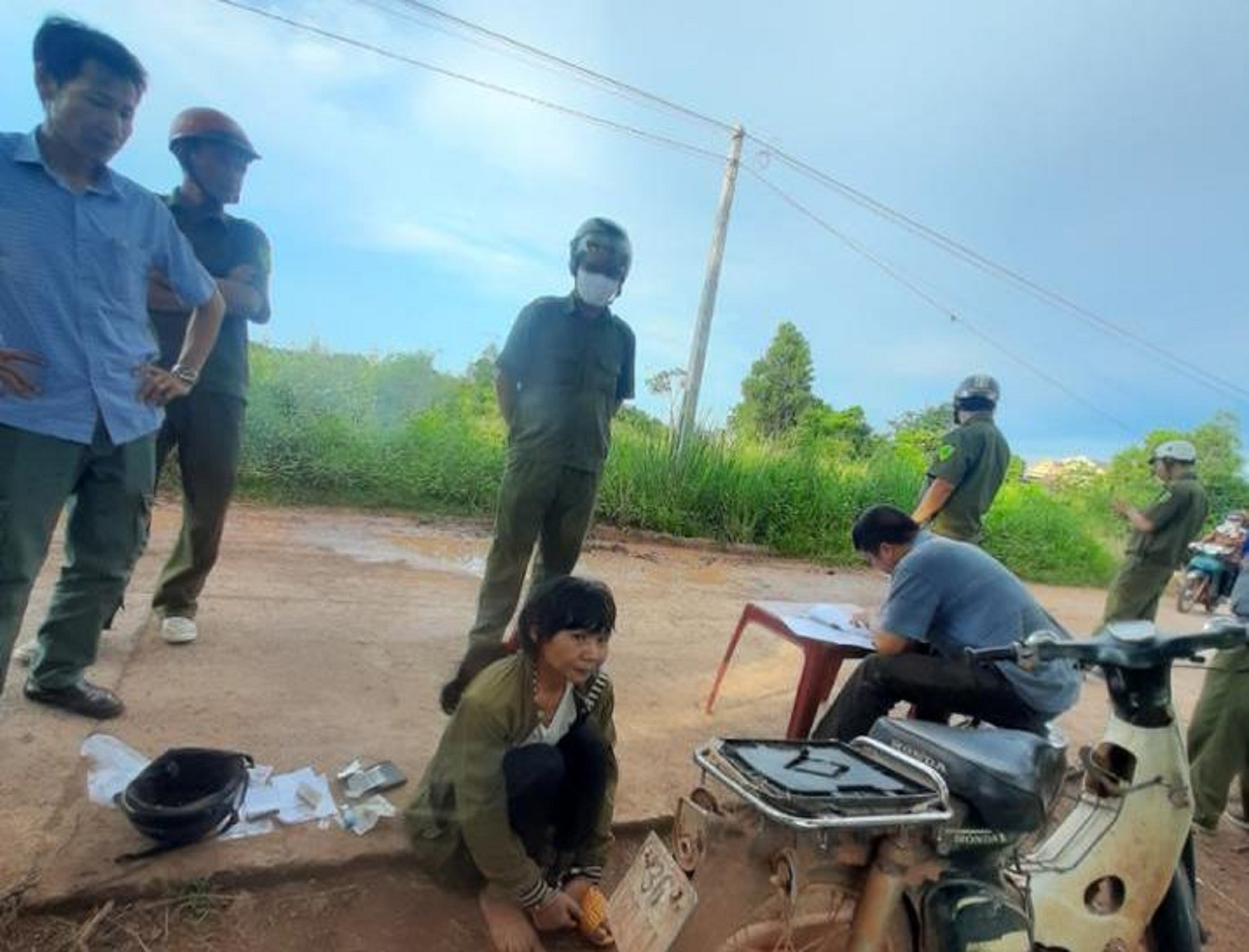 Đồn Biên phòng Cửa khẩu Đắk Ruê phối hợp bắt quả tang đối tượng có hành vi tàng trữ trái phép chất ma túy