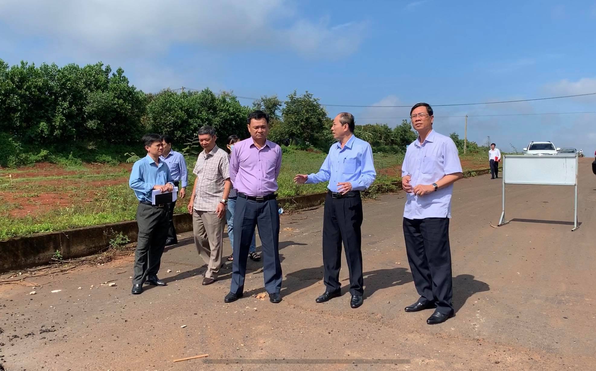 Chủ tịch UBND tỉnh đề nghị đẩy nhanh tiến độ giải phóng mặt bằng Dự án đại lộ Đông Tây