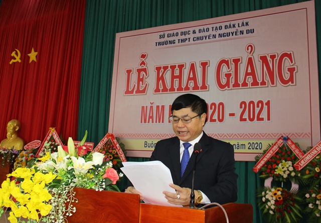 Nguyen Du High School for the Gifted holds opening ceremony for 2020-2021 academic year