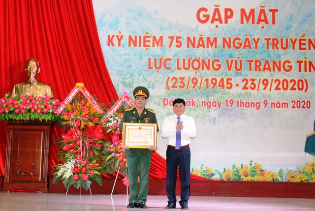 Gặp mặt kỷ niệm 75 năm Ngày truyền thống lực lượng vũ trang tỉnh Đắk Lắk