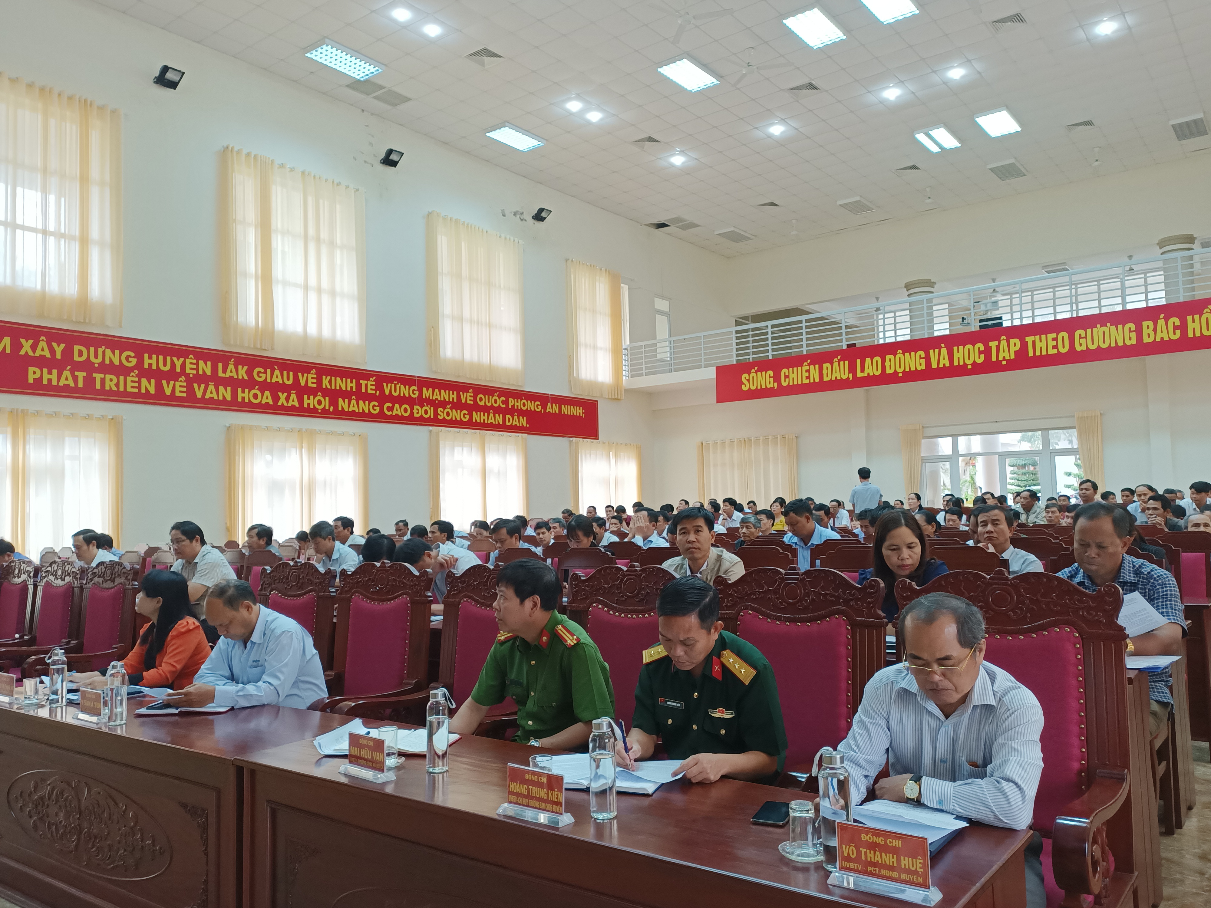 Quán triệt, học tập, triển khai thực hiện chỉ thị, nghị quyết của Đảng các cấp