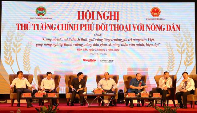 Thủ tướng Chính phủ đối thoại với nông dân: Nông nghiệp, nông thôn là trụ đỡ của nền kinh tế