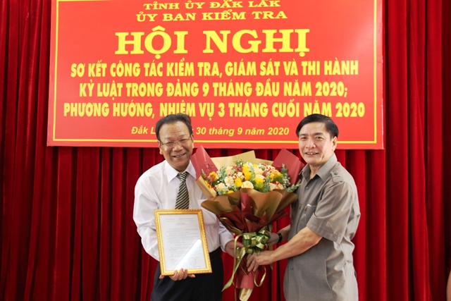 Công bố và trao Quyết định của Ban Thường vụ Tỉnh ủy về điều động cán bộ