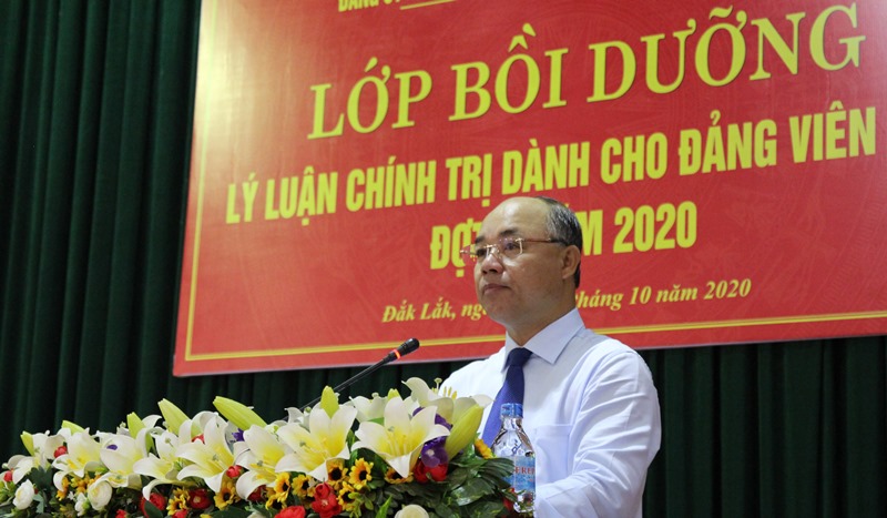 Khai mạc lớp bồi dưỡng lý luận chính trị dành cho đảng viên mới