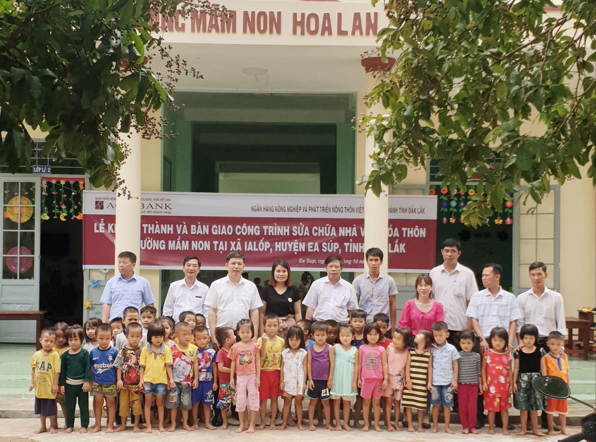 Tổ chức nghiệm thu và bàn giao công trình sửa chữa Nhà văn hóa và Trường Mầm non tại xã Ia Lốp, huyện Ea Súp