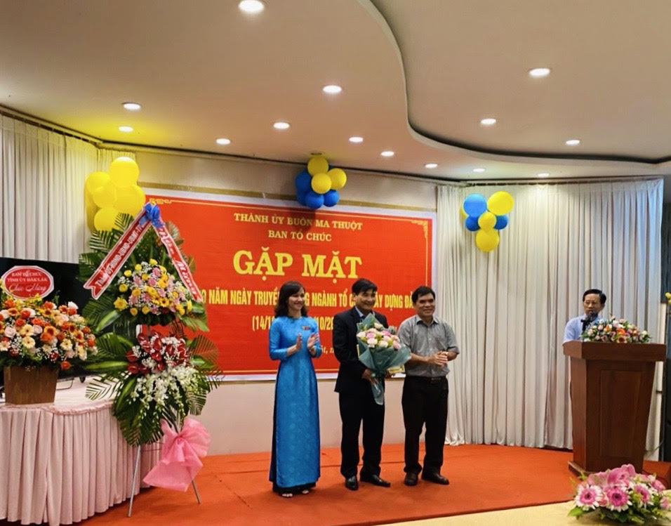 Kỷ niệm 90 năm Ngày truyền thống ngành Tổ chức xây dựng Đảng