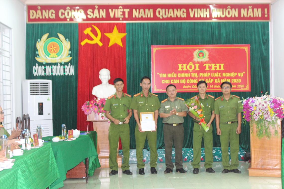 Hội thi tìm hiểu chính trị, pháp luật, nghiệp vụ cho cán bộ Công cấp an xã năm 2020