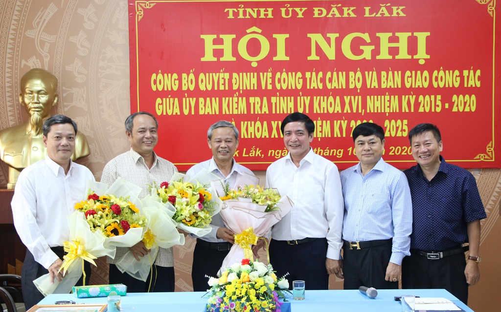 Công bố các quyết định của Ban Thường vụ Tỉnh ủy về công tác cán bộ