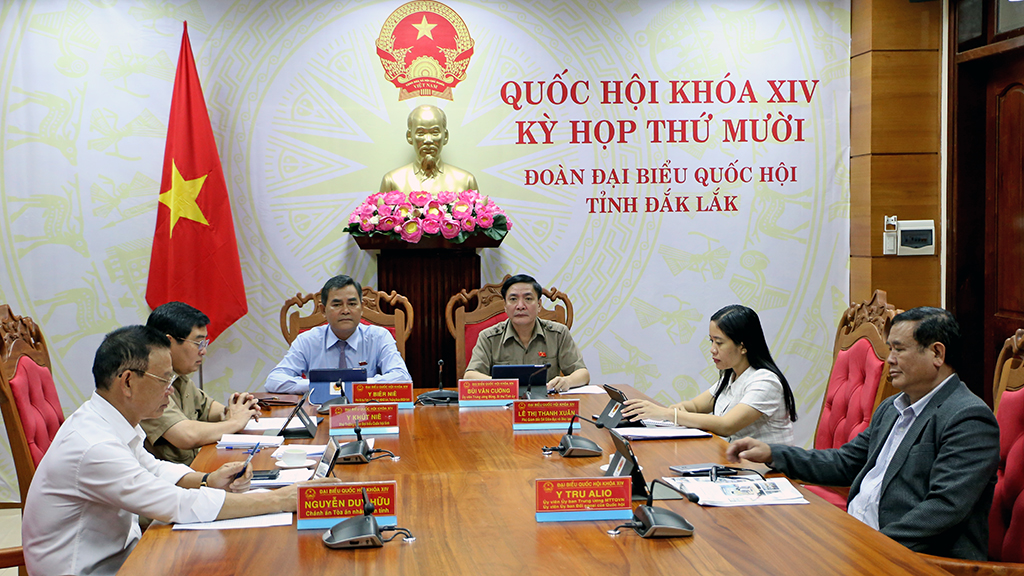 Kỳ họp thứ 10 Quốc hội: Thảo luận về dự thảo Luật cư trú (sửa đổi)