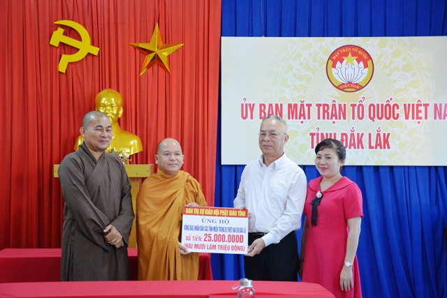 Các ngành, địa phương chung tay ủng hộ đồng bào Miền Trung bị thiệt hại do mưa lũ