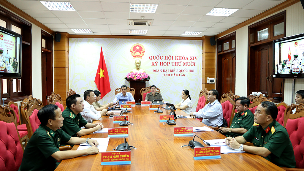 Đoàn đại biểu Quốc hội tỉnh tham gia góp ý dự án Luật Biên phòng Việt Nam